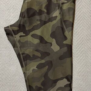 Old Navy Green Camouflage Leggings